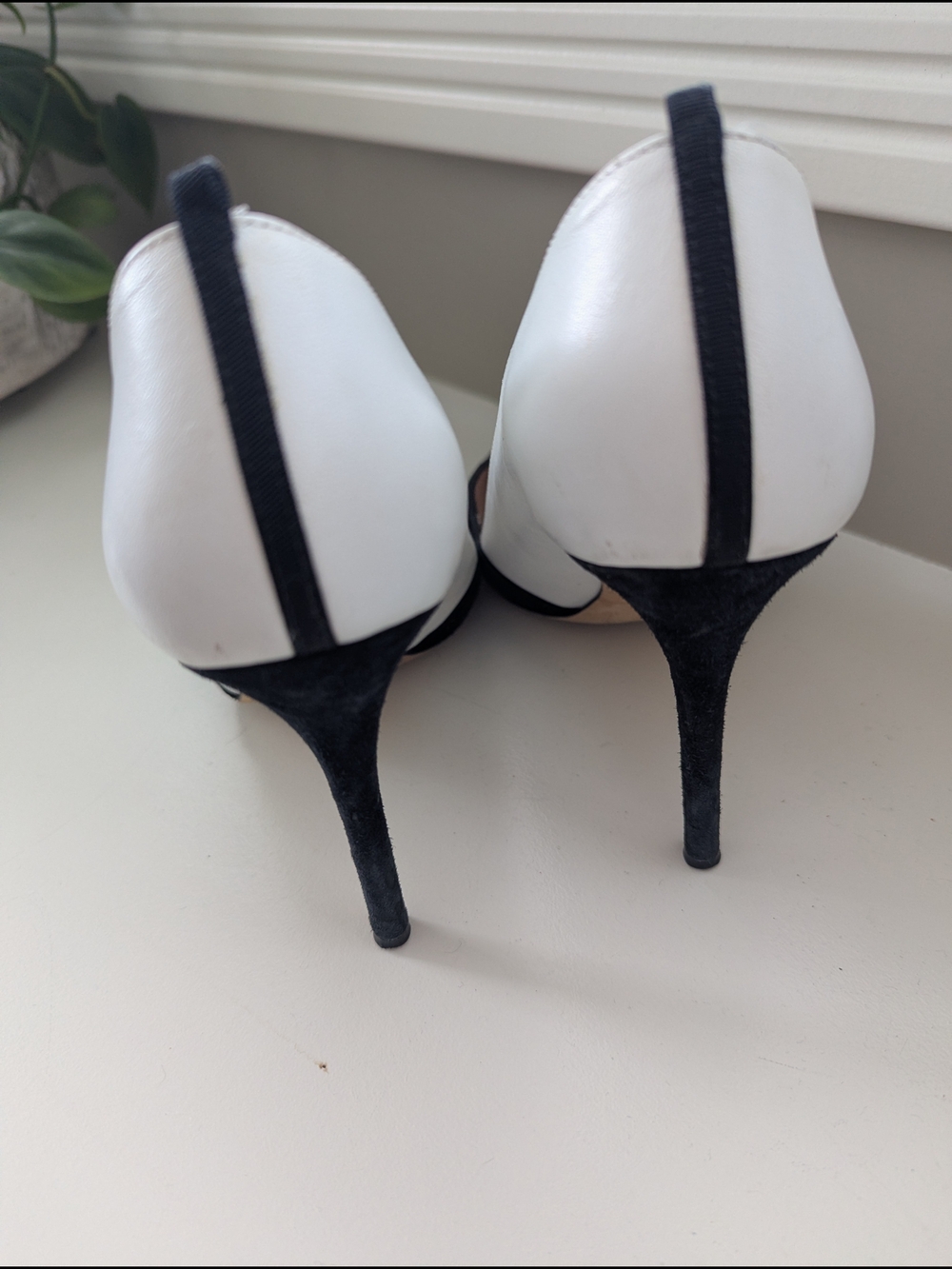SJP by Sarah Jessica Parker Black Suede and White Leather Pointed Pumps - Picture 4 of 5